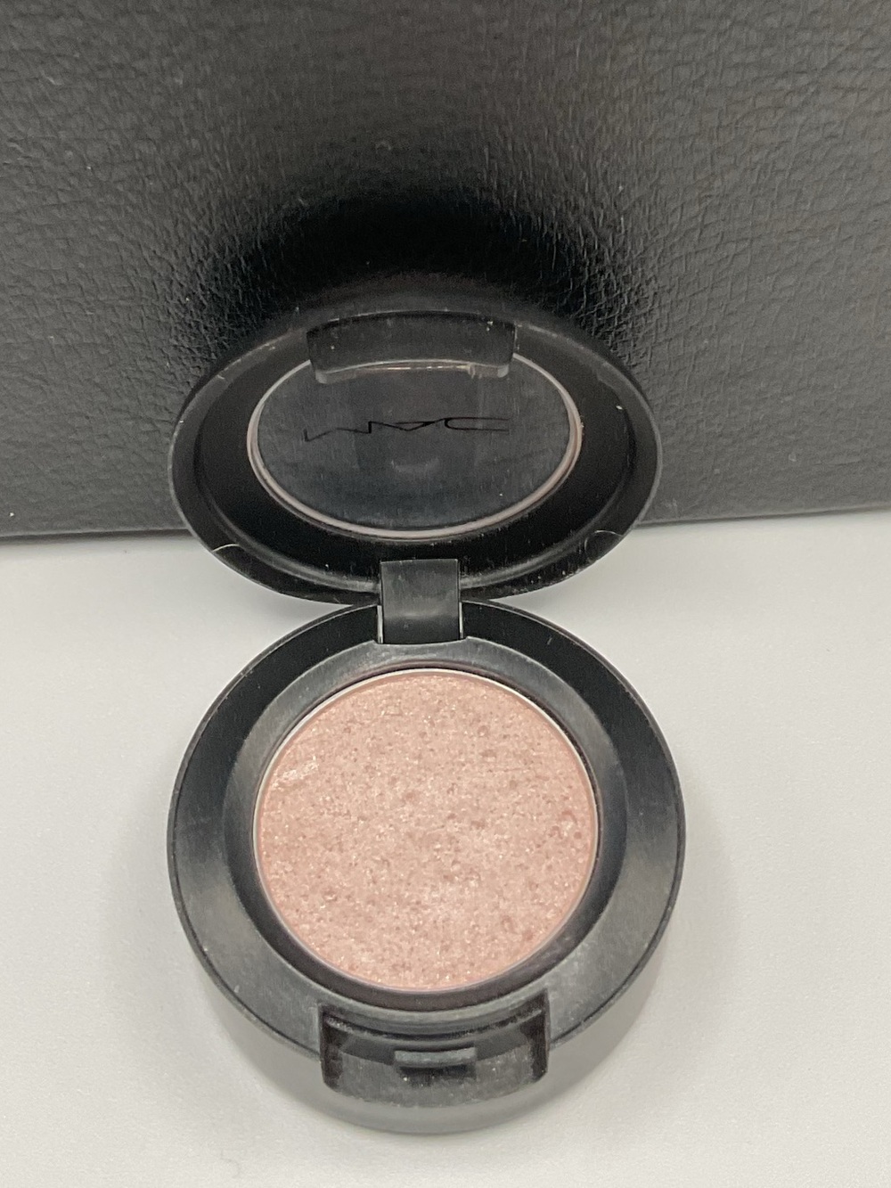 MAC Cosmetics Frost Eyeshadow in Phloof! - Swatched, Rare, HTF, Discontinued - Picture 8 of 16